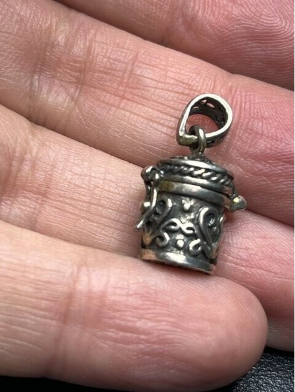 B6003 VTG Sterling Silver 925 Mini Locket Pendant Oxidized Prayer box Poison 4g